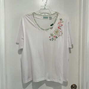 New with tag Ladies Extra Shenanigans embellished top Size 2X